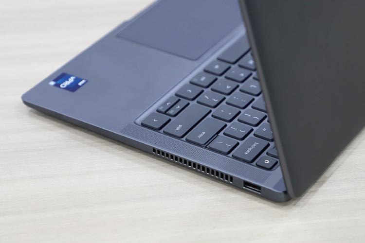 戴尔Latitude9430商务轻薄本测评，这款笔记本电脑值得购买吗？