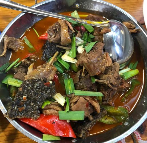 在湖南凤凰古城游玩，你难道不想一一品尝当地的特色美食吗？🤔