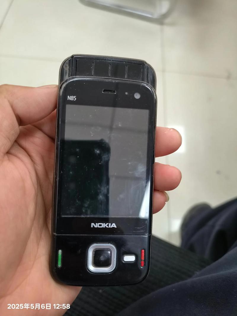 诺基亚N85参数配置全面吗？这款手机性价比高不高？值得入手吗？