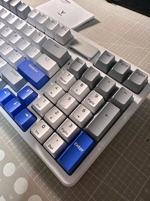 雷柏V700RGB黑轴机械键盘合金版性能如何？值得购买吗？