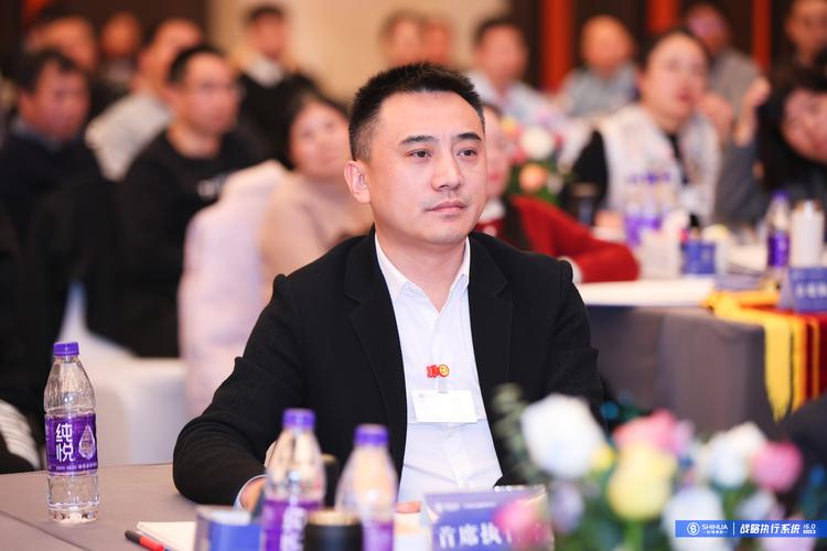 蒋鸿翔在网易负责哪方面的数据基础平台建设？