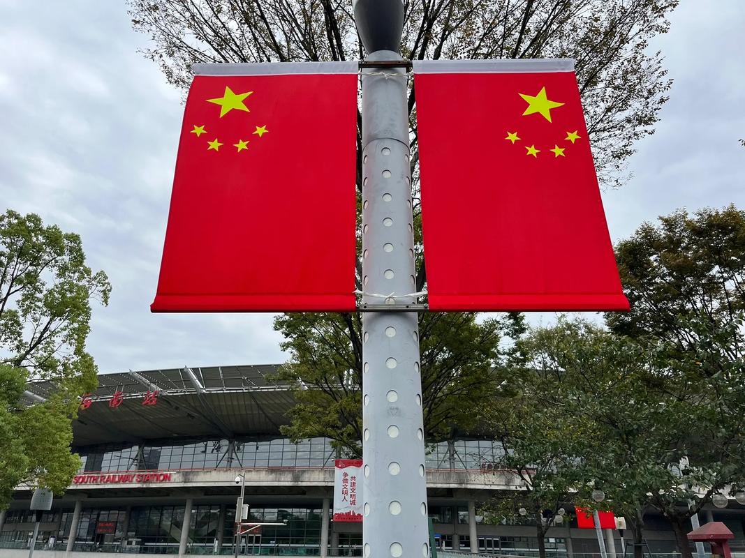 上海城市精神如何体现海纳百川、卓越追求、睿智开明与谦和大度？