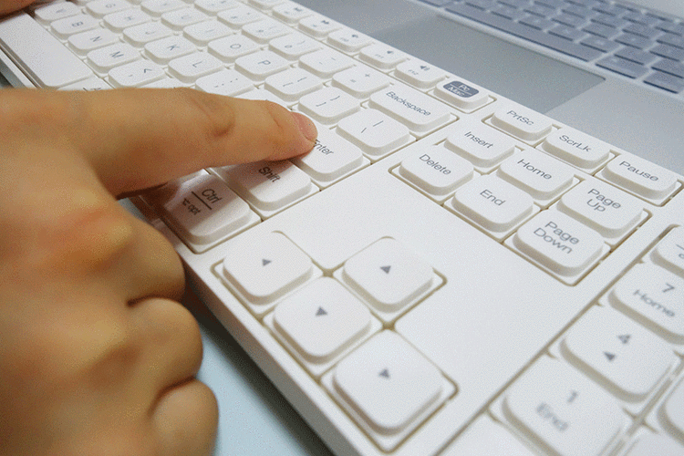 如何通过键盘事件实现JQuery中按下与松开键位的动态响应？