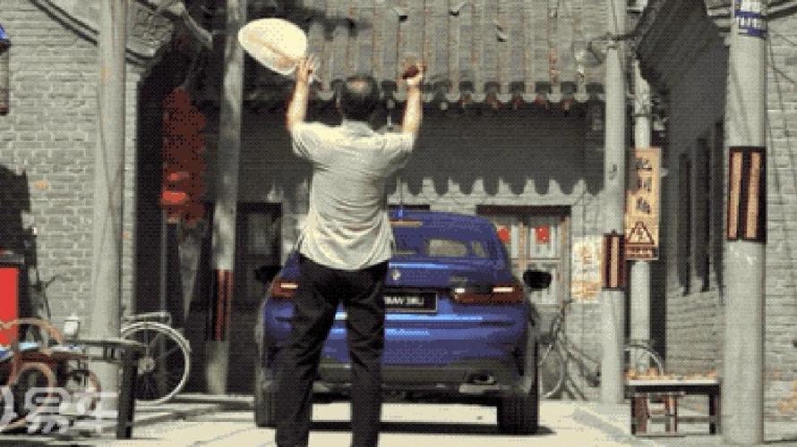 如何通过委托实现车辆的长尾词追踪功能？