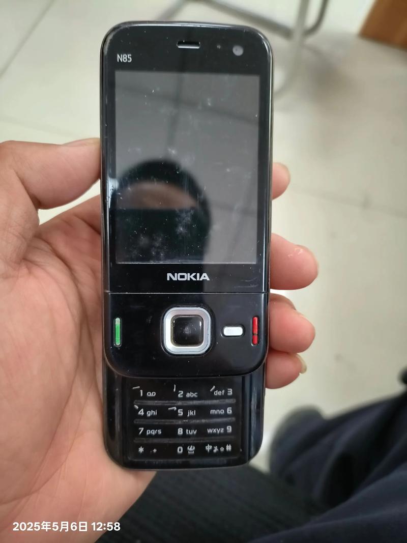 诺基亚N85参数配置全面吗？这款手机性价比高不高？值得入手吗？