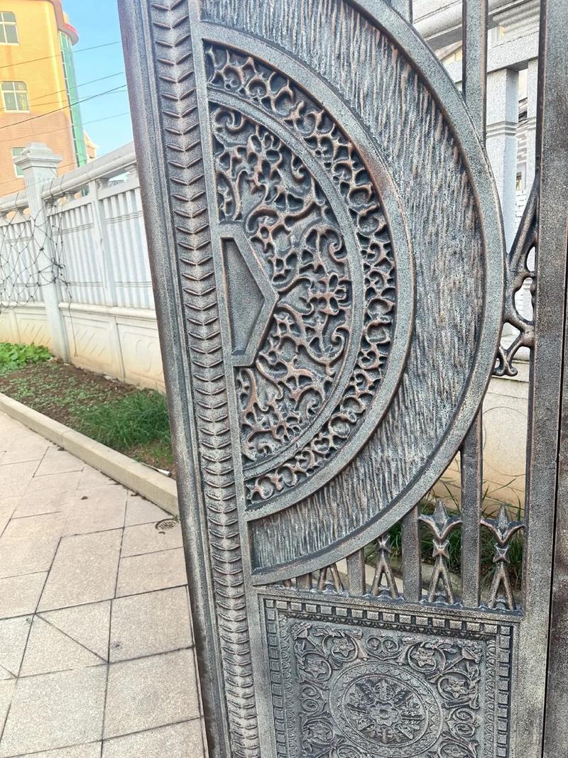 仿古铜油漆工艺是怎样的？它有哪些显著特点？