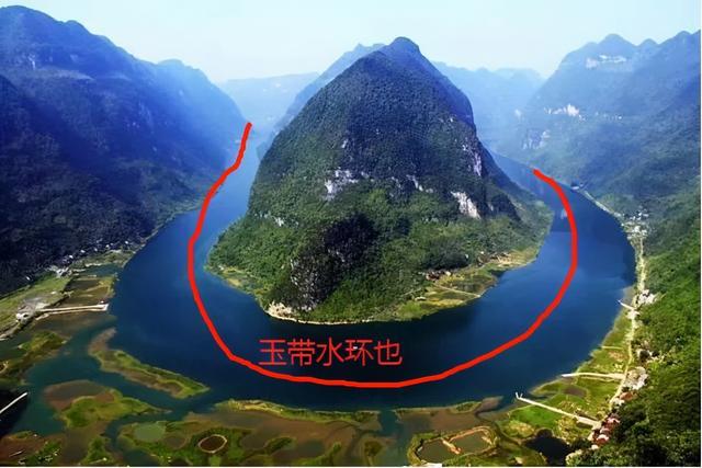 寻龙项目与游乐项目在本质区别上，如何界定两者的核心差异？