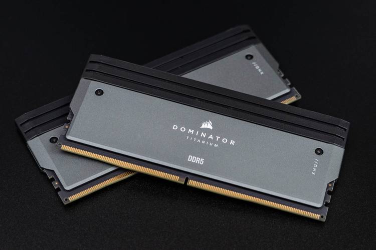 海盗船Dominator Titanium DDR5内存开箱，顶级灯条颜值真的能提升生产力吗？