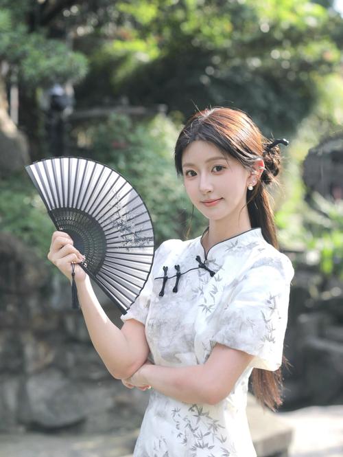 像书籍般温婉的女性是怎样的？