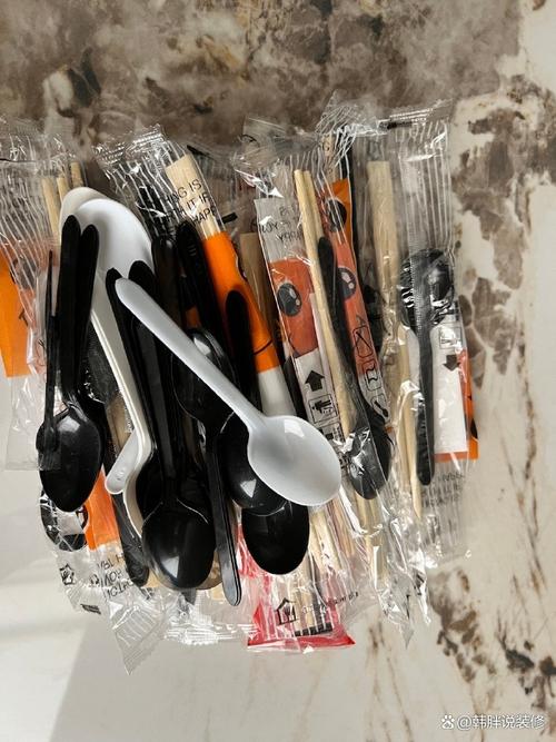 堆放这些物品有什么特别的理由吗？