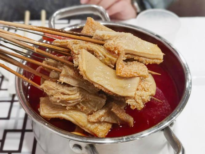 涮肚和烧烤在烹饪方式、食材处理和风味上有什么本质区别？