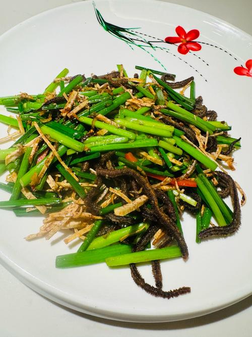 这道菜是哪里的特色？想找类似口味的长尾菜推荐吗？