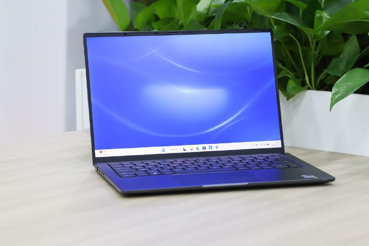 戴尔Latitude9430商务轻薄本测评，这款笔记本电脑值得购买吗？