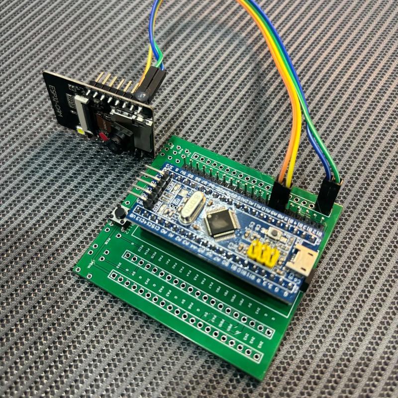 如何用PHP编写脚本调用摄像头实现实时图像捕捉功能？
