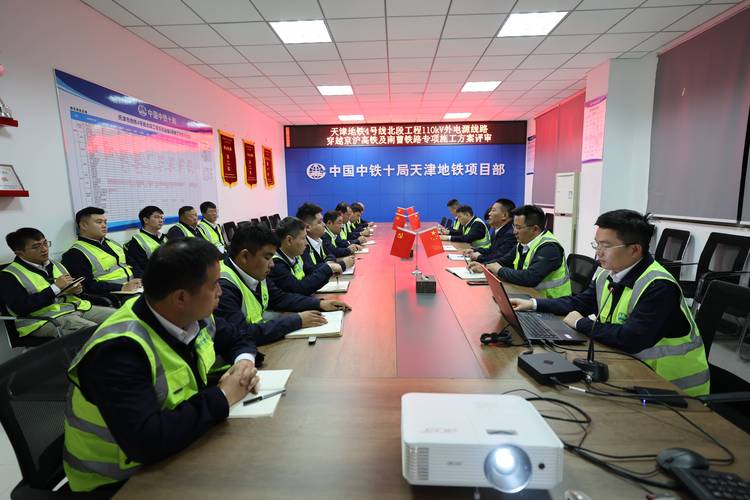 中铁项目部长和书记的职责有何具体差异？