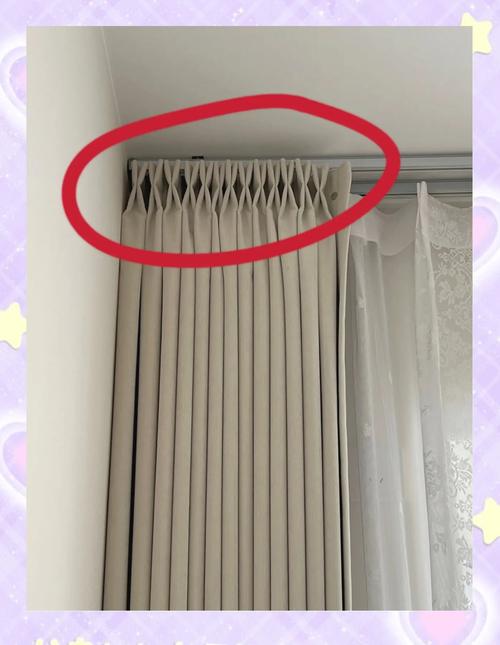 如何实现粘性滚动的窗帘滑动效果？