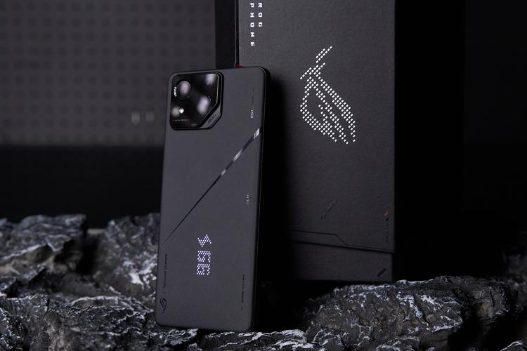 ROG 8 Pro的西装暴徒造型升级后质感是否有了显著提升？