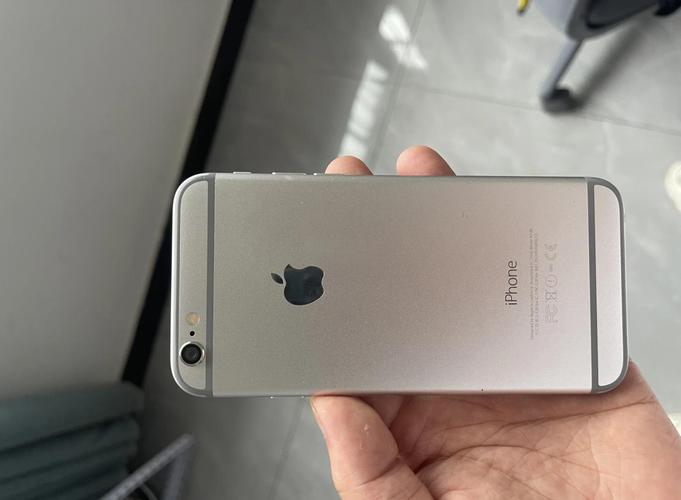 哪一年苹果公司发布了第六代iPhone（6s）？
