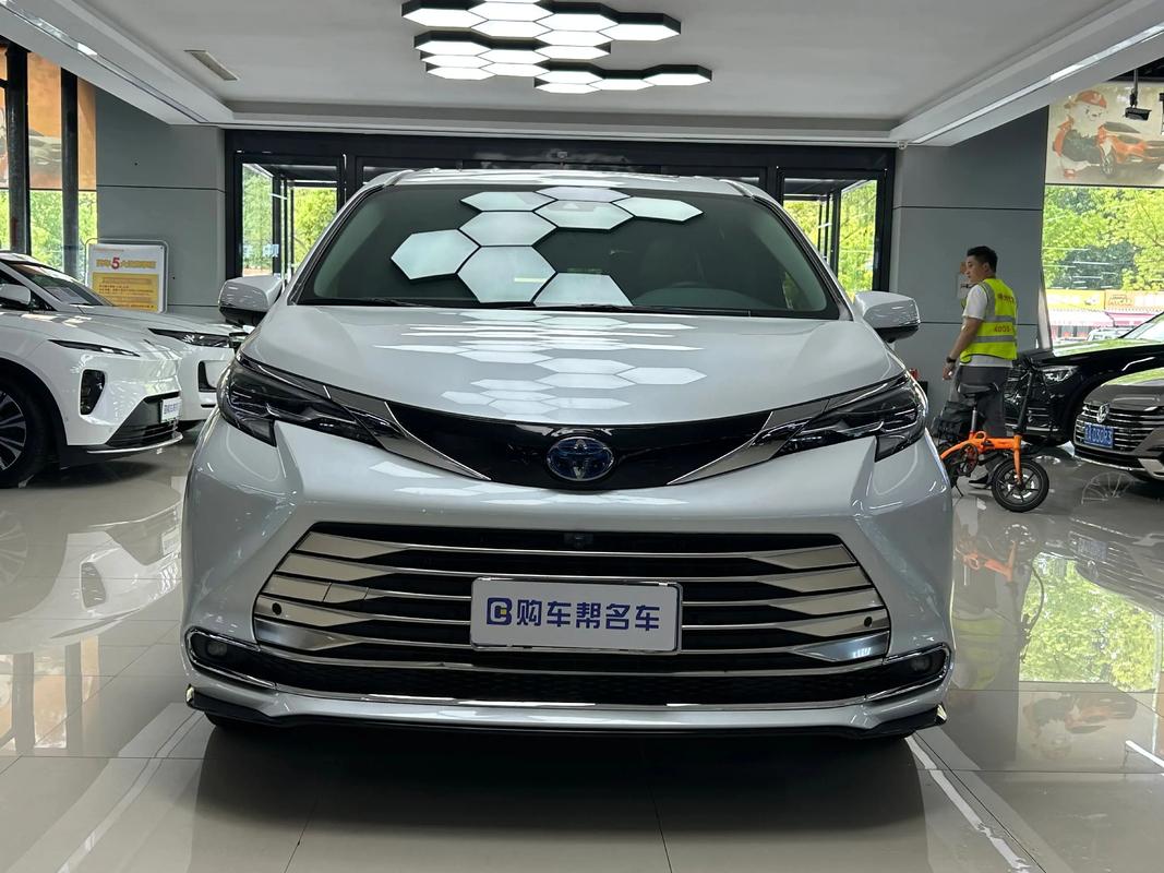 2022款丰田塞纳sienna图片及价格是多少？