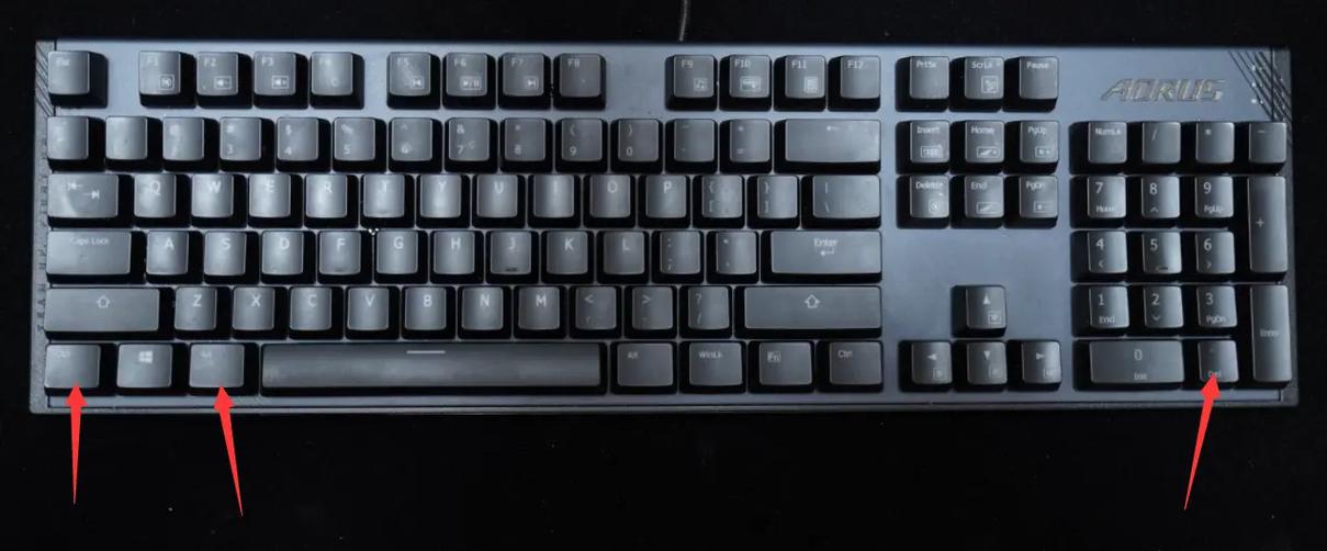 win10开机黑屏进不了桌面，是显示器问题还是系统故障？