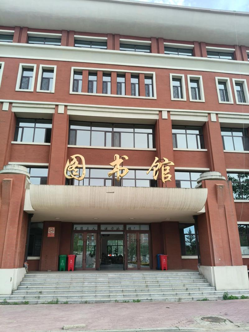 四平职业大学官网建设过程中，如何展现其专业风采的网站建设之旅是怎样的？
