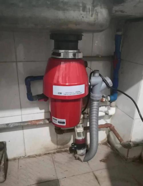 如何正确安装并使用食物垃圾处理器？