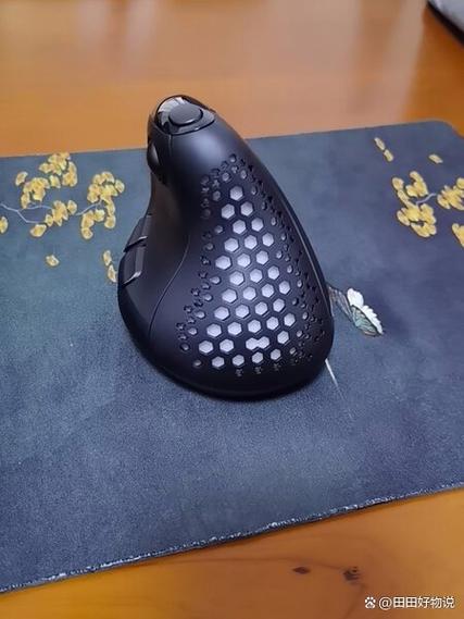 多彩M618X鼠标的垂直人体工学设计体验如何？