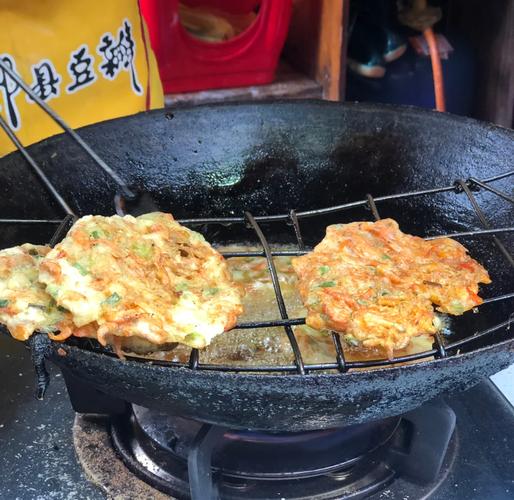 在湖南凤凰古城游玩，你难道不想一一品尝当地的特色美食吗？🤔