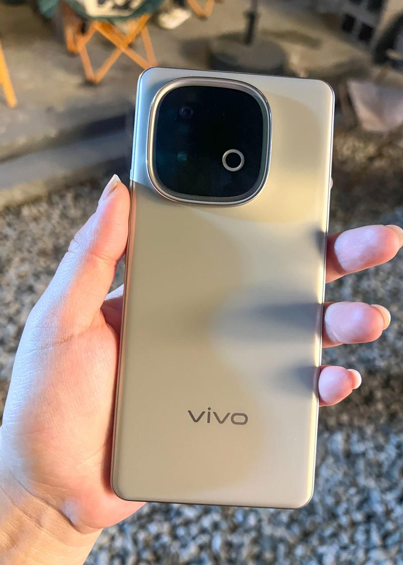 有没有2000元左右性价比高拍照好的手机推荐？