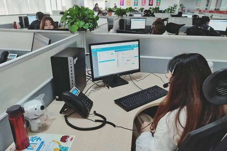 如何打造速卖通客服团队，确保其具备耐心、专业和快速响应能力？