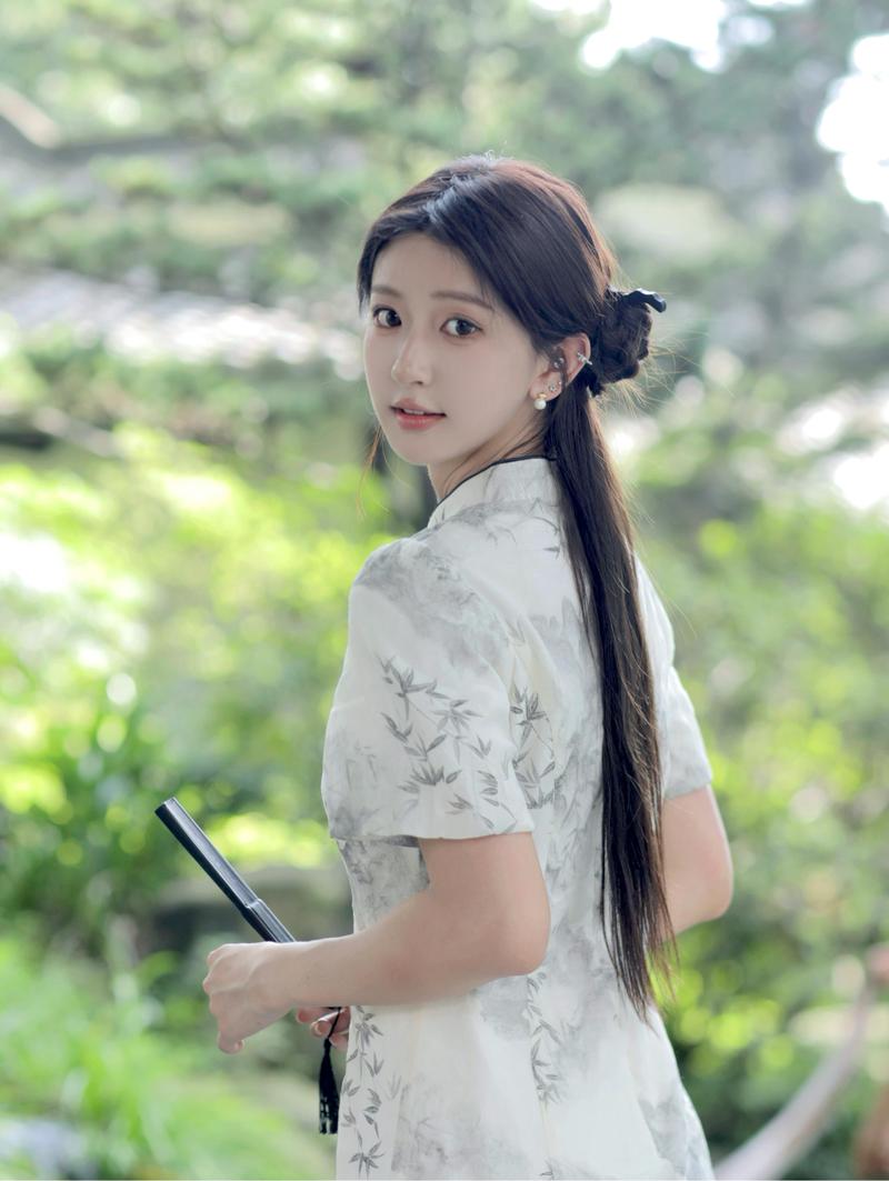 像书籍般温婉的女性是怎样的？