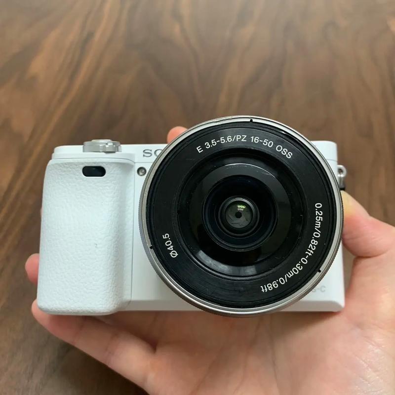 索尼微单a6000参数全面吗？现在入手还值得吗？