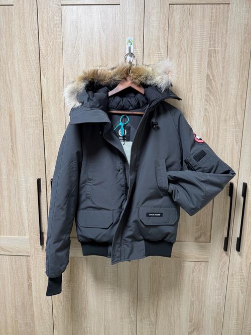 加拿大鹅羽绒服，羽绒服界传奇再燃，这款传奇羽绒服是否还能引领潮流？
