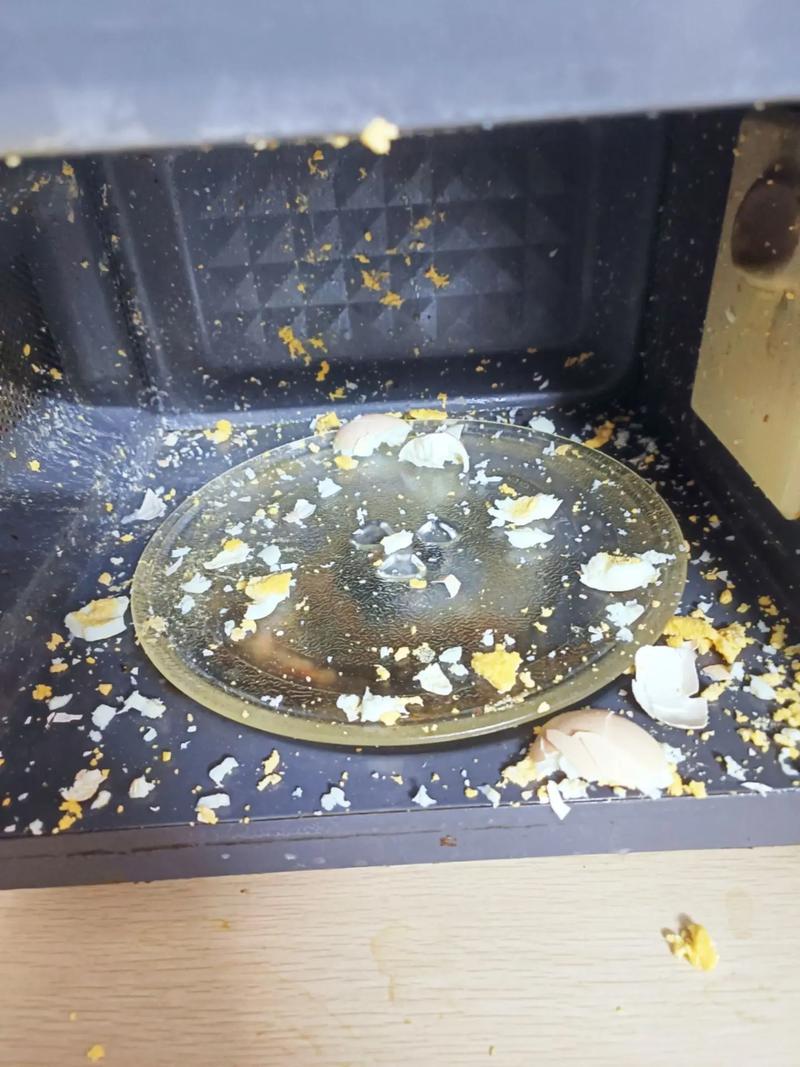 微波炉蒸鸡蛋在什么条件下会导致爆炸？