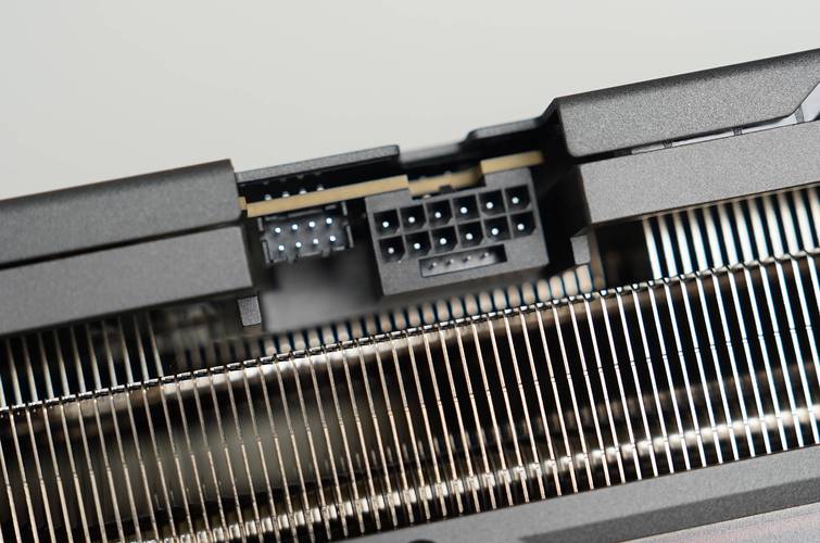 显卡接口中哪个接口的传输效果最为出色？