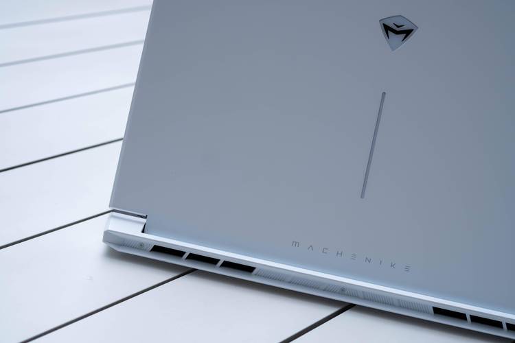 机械师曙光16 Air搭载酷睿Ultra，AI PC体验真的来了吗？