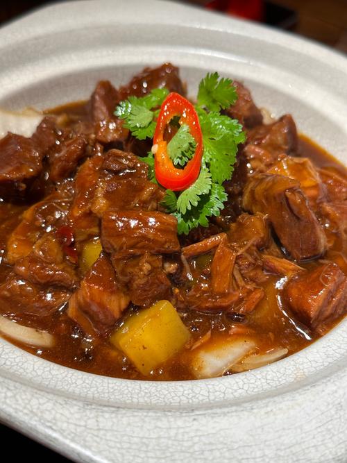 这家餐厅有哪些特色菜品，适合我这种挑剔的食客？