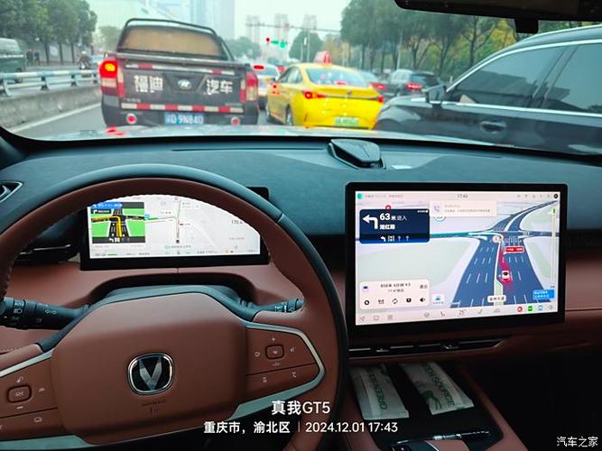 如何利用UniApp高效配置智能车辆与导航系统，提升驾驶体验？