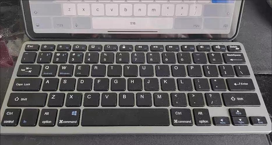 有没有推荐全键盘加人脸识别功能的轻薄型笔记本电脑？