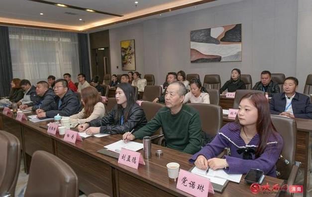 渭南专业网站建设团队，你们是卓越互联网体验缔造者吗？还是渭南网站建设专家团队倾力打造极致互联网体验？