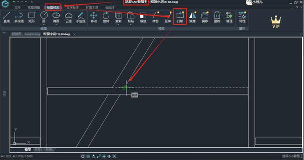 如何使用CAD软件实现折断线的命令操作？
