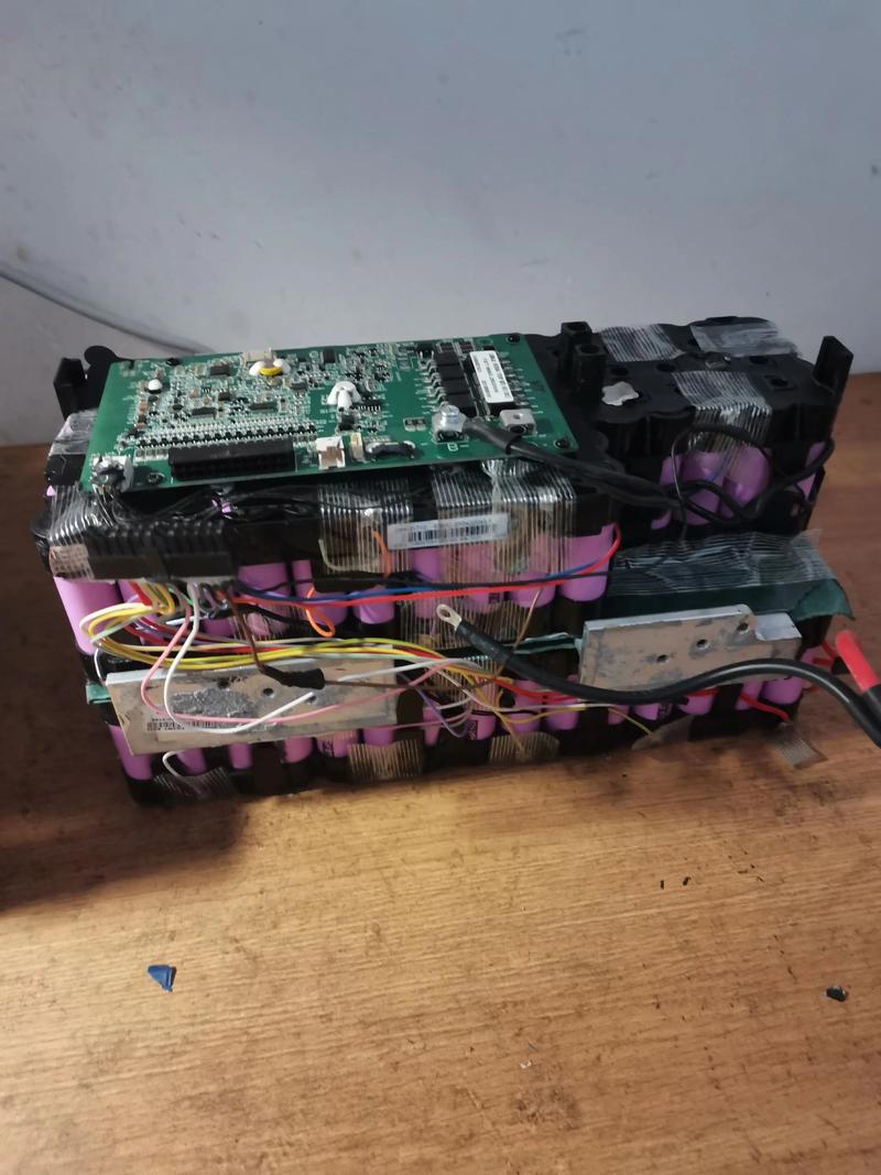 如何准备及使用专业设备来修复损坏的锂电池？