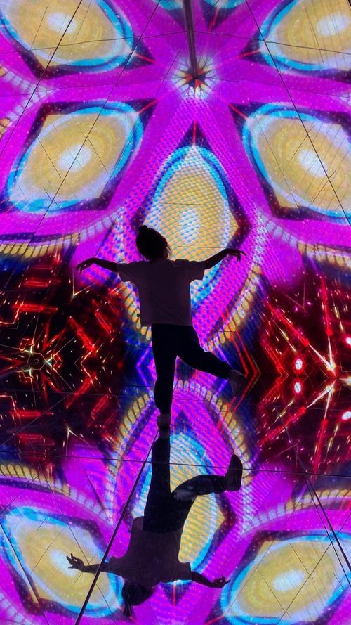 全球资讯、生活镜像、你我共舞，这些元素如何交织成一幅独特的共舞画卷？