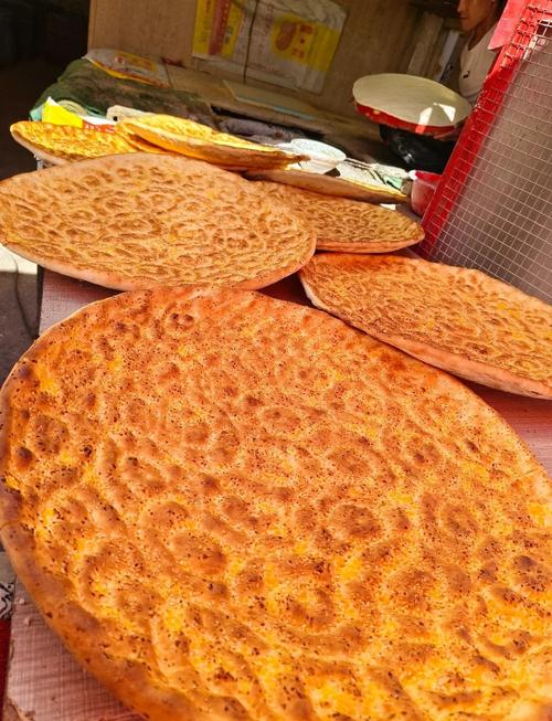新疆丝绸之路深度游，有哪些特色美食和民俗体验值得体验？