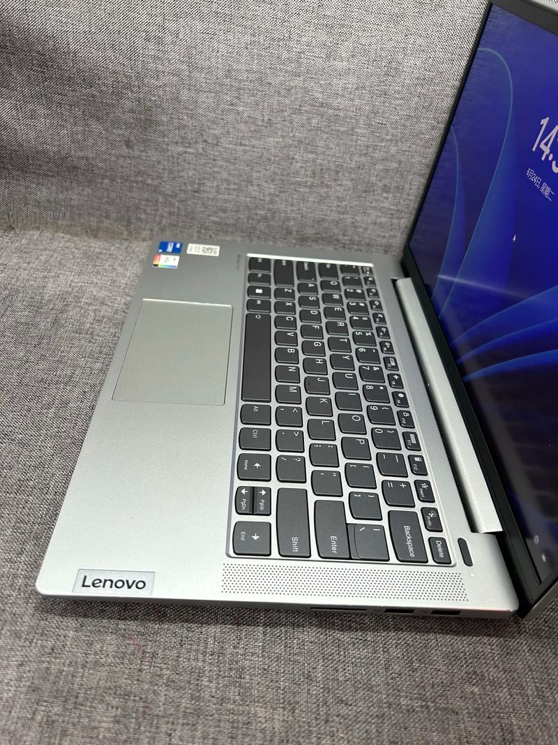 联想12英寸笔记本电脑原型机能否自动拉伸至15.3英寸屏幕？