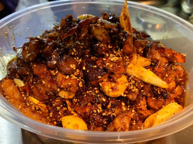 附近哪家餐馆能做辣子鸡丁外卖？