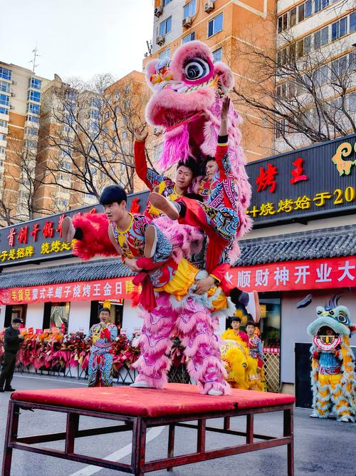 舞狮金字独立双脚站立姿势究竟应该如何正确摆放？