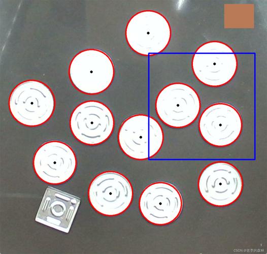 如何用Python OpenCV技术检测图像中的单个圆形孔和针孔？