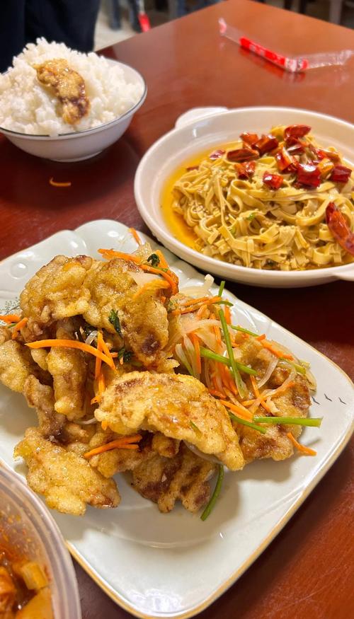 在齐齐哈尔，哪里能找到最正宗的本地特色美食呢？