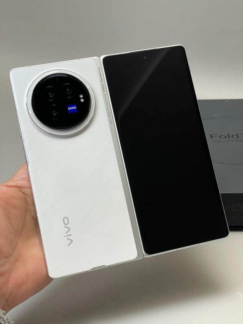 vivo X Fold3的重量仅219g，真的比普通直屏旗舰手机还要轻吗？